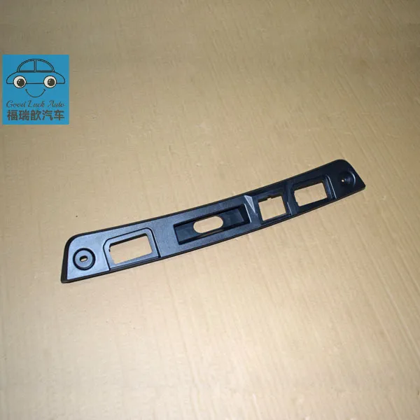 License plate light guard assembly