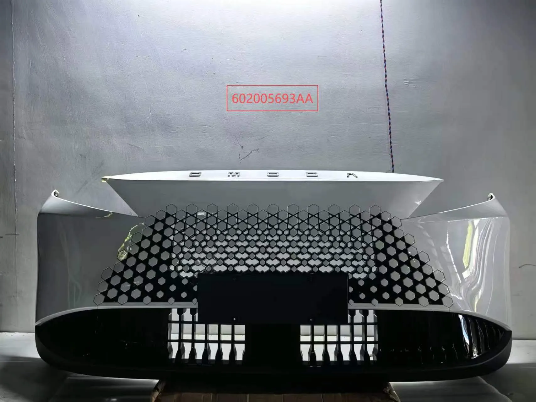 Front bumper assembly, international version with no holes